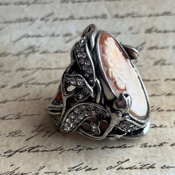 Amedeo Cameo Ring Ornate Enamel Shell Relief Cameo and Jewels Size 8 - Picture 2 of 4